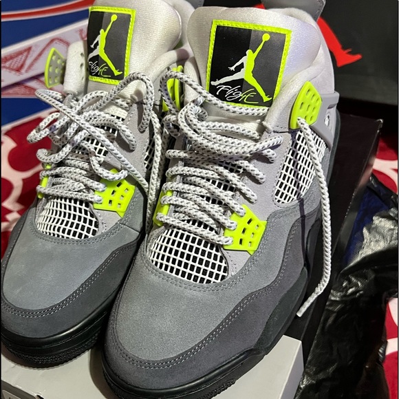 Retro 4’s Jordan’s size 9 - Picture 2 of 2